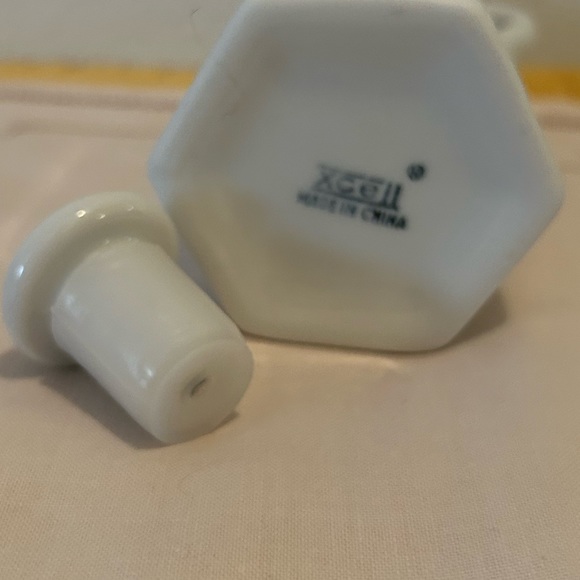 2 White Xcell cruets. 6”H - Picture 8 of 11